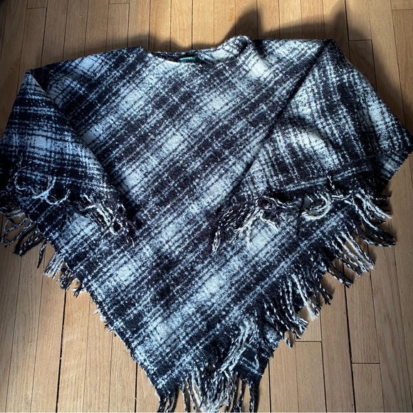 Lauren Ralph Lauren poncho Women's OS Black White Plaid fringe Knit Winter cozy - Picture 5 of 10